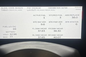 mikeM296 brakes – Sage Auto Sport In-car diagnostic display showing odometer 11,718 and fault counts (active 1, stored 3) with fuel and battery readouts.